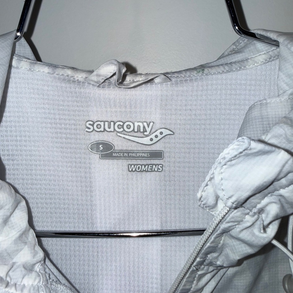 Saucony Women's Small Running Jacket Windbreaker Hooded Reflective Gray Print